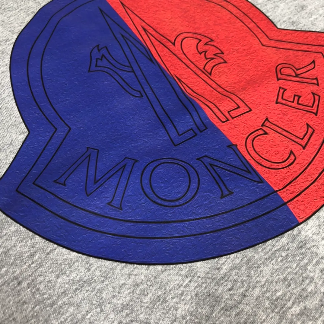 P160 Moncler 2025 new men's round neck short-sleeved couple's T-shirt, new spring and summer product, high quality 🔥🔥Fashionable and versatile, customized imported fabrics, comfortable to wear, breathable, fashionable without losing personality, casual and casual upper body, handsome and stylish, showing the temperament of a big brand. All three standards are complete! ! Color: black white gray Size: S-XL (loose fit)