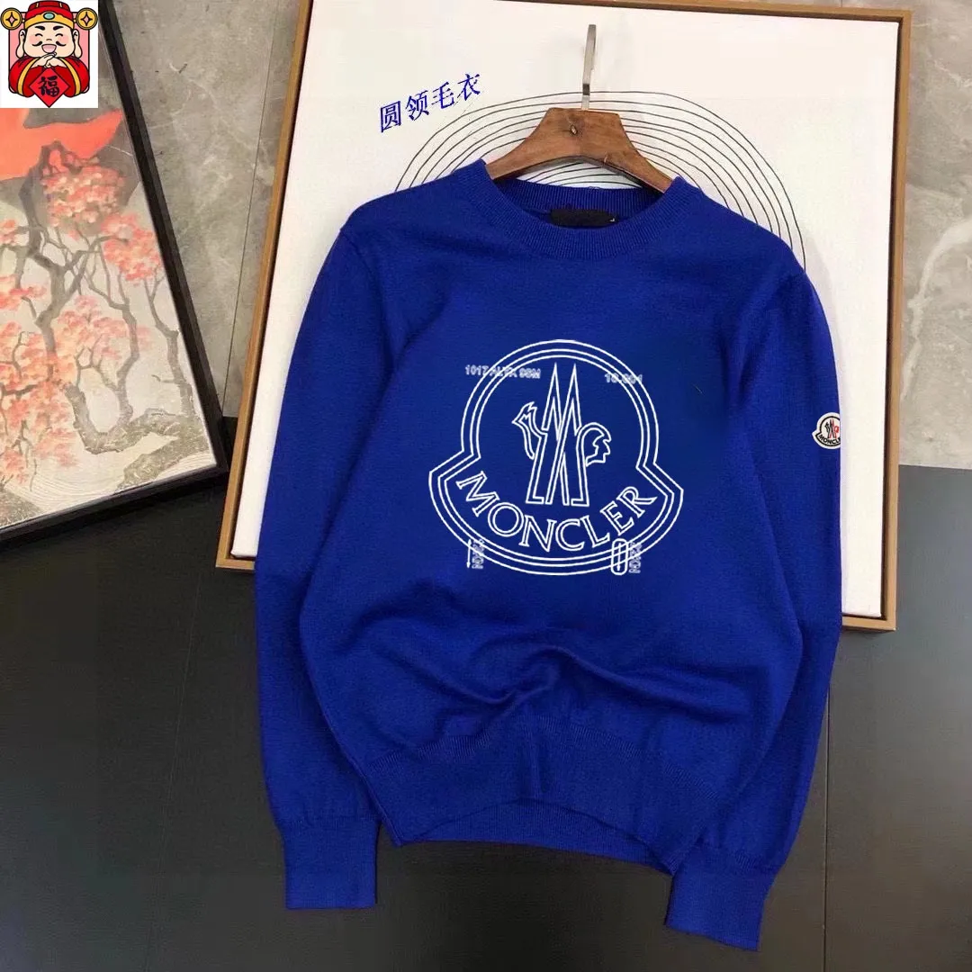 P220 MONCLER】Autumn and winter classic round neck pullover sweater, in full condition! ! ! Wool blended fabric, the latest model in 2025, golden ratio! ! Slim-fitting soft gold, versatile and practical item, the combination and practicality are extremely powerful, simple and elegant, and classy! To create your own style, it is highly recommended to buy it in two colors. The standard slim fit tailoring process is suitable for both young and old men. It is knitted from wool and will not cause any discomfort! While keeping warm, it is stylish, textured and wearable, and the classic logo with contrasting colors on the chest feels in place! ! Recommended for regular customers! ! Size M-3XL (maximum wear: 190 pounds)