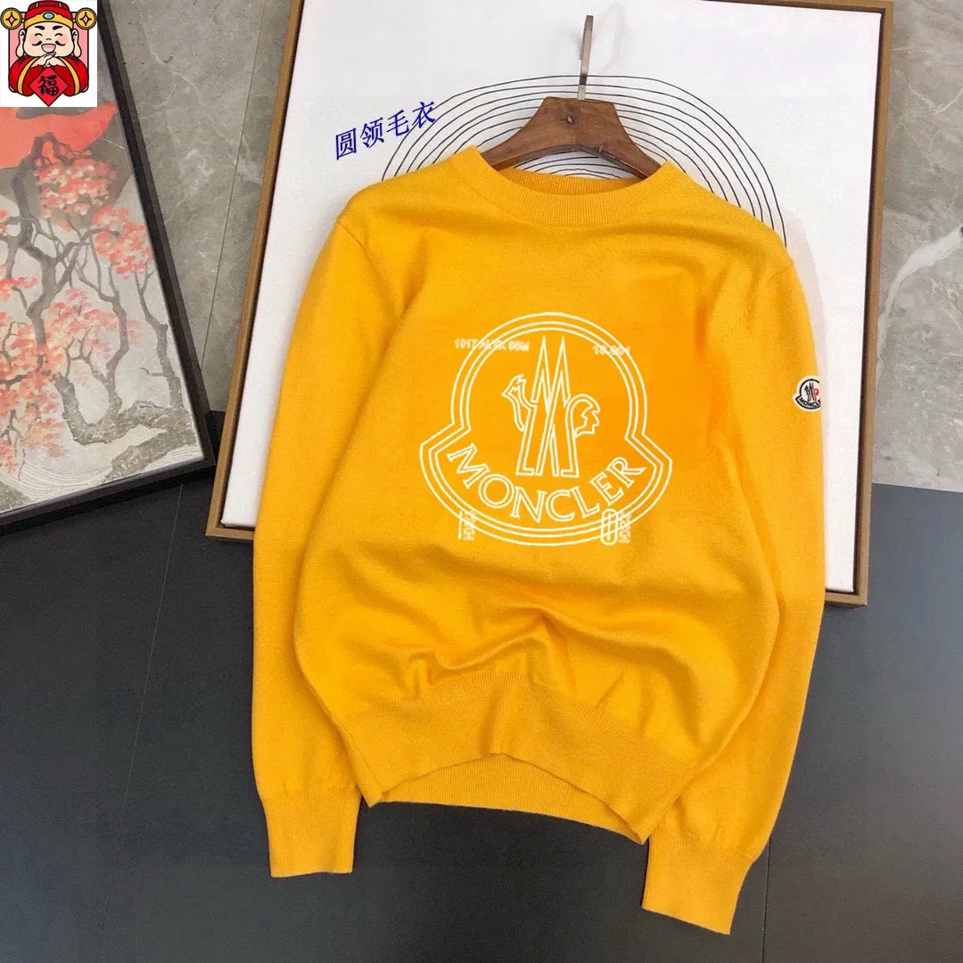 P220 MONCLER】Autumn and winter classic round neck pullover sweater, in full condition! ! ! Wool blended fabric, the latest model in 2025, golden ratio! ! Slim-fitting soft gold, versatile and practical item, the combination and practicality are extremely powerful, simple and elegant, and classy! To create your own style, it is highly recommended to buy it in two colors. The standard slim fit tailoring process is suitable for both young and old men. It is knitted from wool and will not cause any discomfort! While keeping warm, it is stylish, textured and wearable, and the classic logo with contrasting colors on the chest feels in place! ! Recommended for regular customers! ! Size M-3XL (maximum wear: 190 pounds)