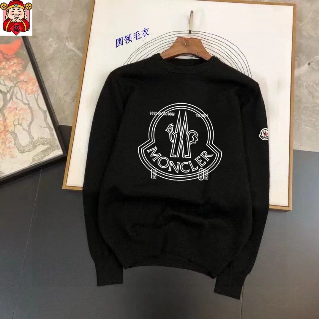 P220 MONCLER】Autumn and winter classic round neck pullover sweater, in full condition! ! ! Wool blended fabric, the latest model in 2025, golden ratio! ! Slim-fitting soft gold, versatile and practical item, the combination and practicality are extremely powerful, simple and elegant, and classy! To create your own style, it is highly recommended to buy it in two colors. The standard slim fit tailoring process is suitable for both young and old men. It is knitted from wool and will not cause any discomfort! While keeping warm, it is stylish, textured and wearable, and the classic logo with contrasting colors on the chest feels in place! ! Recommended for regular customers! ! Size M-3XL (maximum wear: 190 pounds)