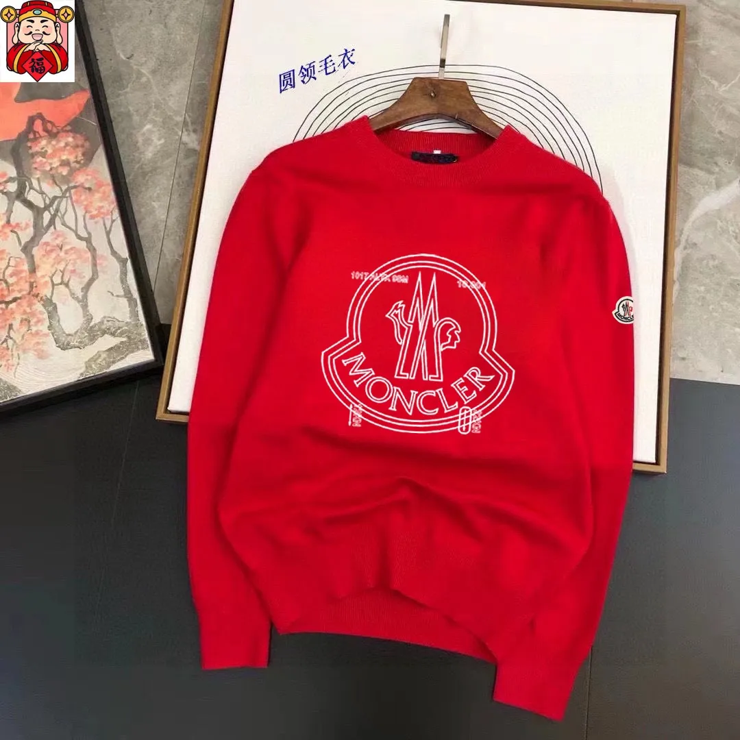 P220 MONCLER】Autumn and winter classic round neck pullover sweater, in full condition! ! ! Wool blended fabric, the latest model in 2025, golden ratio! ! Slim-fitting soft gold, versatile and practical item, the combination and practicality are extremely powerful, simple and elegant, and classy! To create your own style, it is highly recommended to buy it in two colors. The standard slim fit tailoring process is suitable for both young and old men. It is knitted from wool and will not cause any discomfort! While keeping warm, it is stylish, textured and wearable, and the classic logo with contrasting colors on the chest feels in place! ! Recommended for regular customers! ! Size M-3XL (maximum wear: 190 pounds)