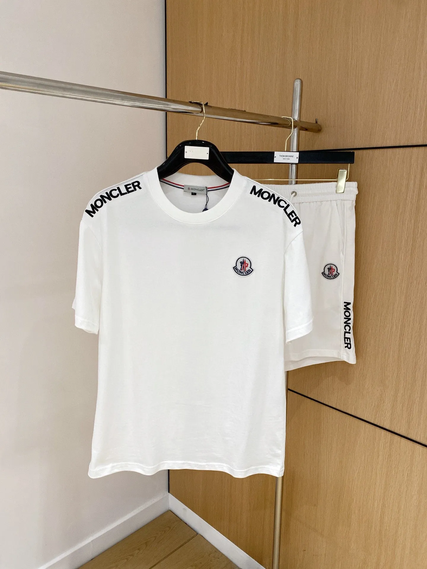 P570 Brand [MONCLER Mouth Covered] 2025 round neck short-sleeved shorts suit. The pure cotton fabric upper body will not be stuffy, the smooth and comfortable skin-friendly effect is more breathable, the fabric has its own texture, classic logo technology, a new interpretation from a unique angle, fashionable and versatile choice! Size: M-3XL (maximum wear: 190 pounds)