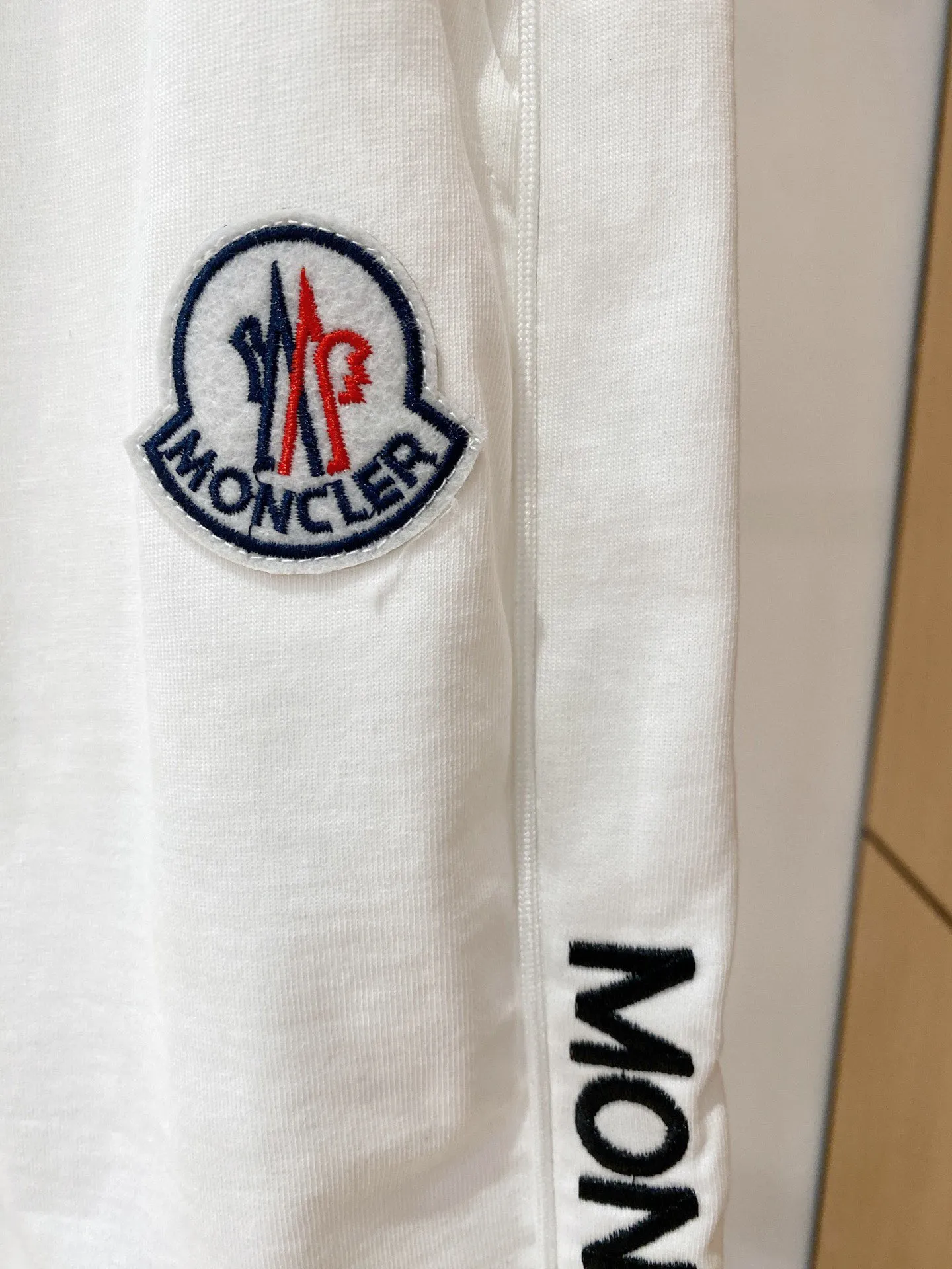 P570 Brand [MONCLER Mouth Covered] 2025 round neck short-sleeved shorts suit. The pure cotton fabric upper body will not be stuffy, the smooth and comfortable skin-friendly effect is more breathable, the fabric has its own texture, classic logo technology, a new interpretation from a unique angle, fashionable and versatile choice! Size: M-3XL (maximum wear: 190 pounds)