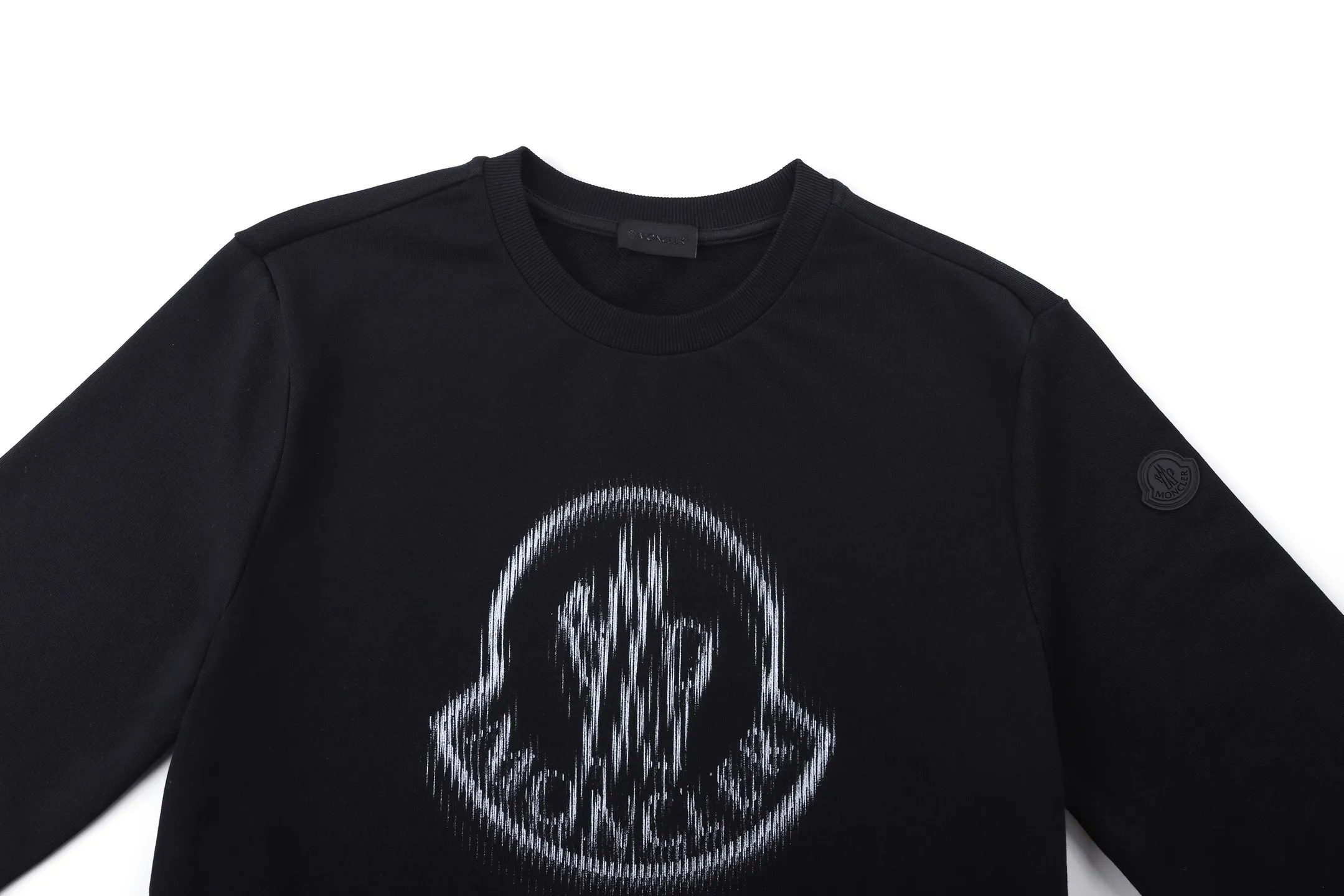 P330 MONCLER round neck pullover printed casual long-sleeved sweatshirt ●Authentic product purchased and developed by 3926 ●320g double-ply combed cotton sweatshirt material ●2*2 cotton luxury rib ●Fabric fermentation wash ●Digital direct printing ●Customized 1:1 chapter ●Customized 1:1 trademark ●Fit version ●Size: S M L XL ●Style number: 2002/2B#40