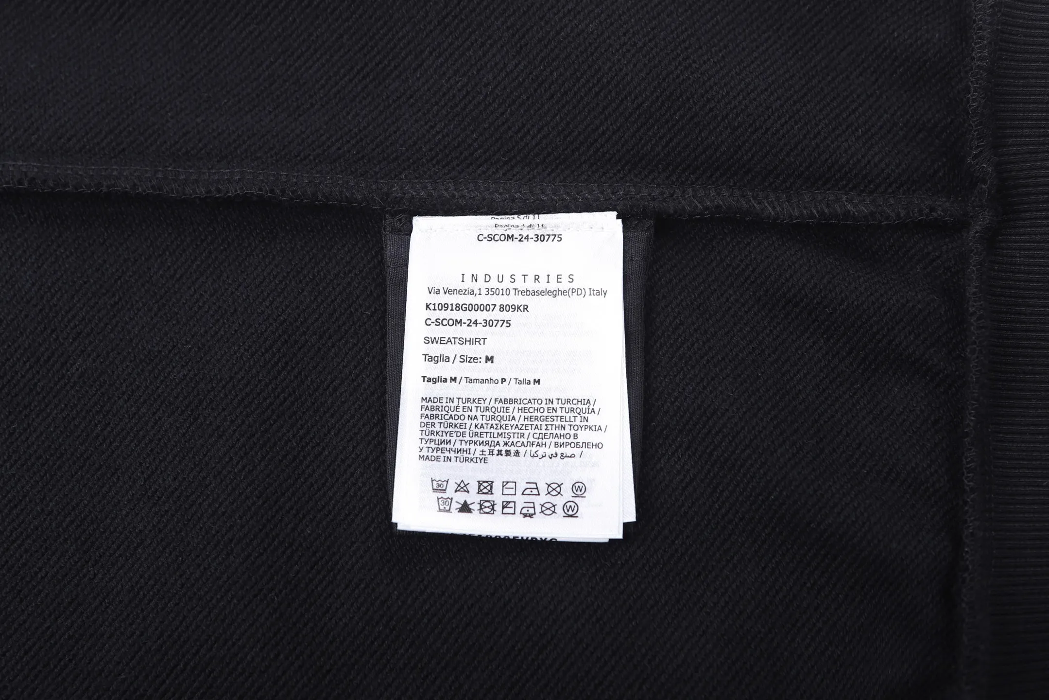 P330 MONCLER round neck pullover printed casual long-sleeved sweatshirt ●Authentic product purchased and developed by 3926 ●320g double-ply combed cotton sweatshirt material ●2*2 cotton luxury rib ●Fabric fermentation wash ●Digital direct printing ●Customized 1:1 chapter ●Customized 1:1 trademark ●Fit version ●Size: S M L XL ●Style number: 2002/2B#40