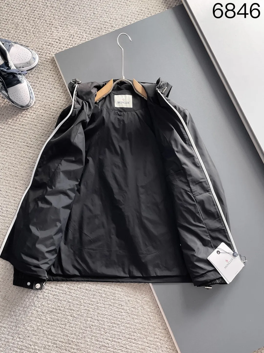 P540 🌸🌸🌸🌸Moncler top original order ❗High-end fabric feels soft and comfortable, and the color is high-end (different from the hard feel in the market) ❗ The new autumn and winter men's casual jackets ❗ have a unique and innovative interpretation of the classic logo, which is in line with the latest design concepts of the season. It is highly recognizable, with a simple khaki design, youthful and energetic, and the style and color matching can be freely worn according to the actual scene. It meets the conventional and orthodox dressing needs that are inclusive of all occasions. The outstanding printed surface is more suitable for street styling. It is highly recognizable, showing the vibrant colors of the city, and is highly moldable and practical!  This model is dominated by fabrics and craftsmanship. The company's customized fabrics are windproof, comfortable and breathable. The upper body is light and unburdened, and the overall details are of super high quality❗ The details are full of craftsmanship, and the accessories are all custom-made. The electroplated metal zippers and snap buttons are quite outstanding. They are very luxurious and high-end. The workmanship is extremely rigorous and elegant. Color: Picture color Size: M, L, xL, xxL, xxxL
