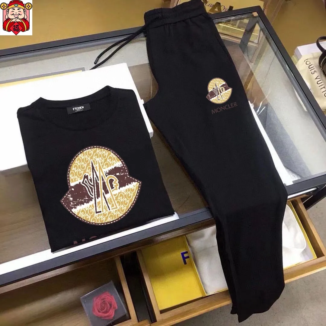 P320 [MONCLER Mouth Mouth] (Fat Man's Gospel) The same style as the 2025 official website. World-renowned luxury brand. Summer men's (double mercerized) high-quality 🐂 suit. It is made of imported original fabrics. It is a fashion trend of the season and a versatile hit. Simple and elegant, precise workmanship allows you to be at the top of fashion. Size: M-5XL (can be worn up to 220 pounds)