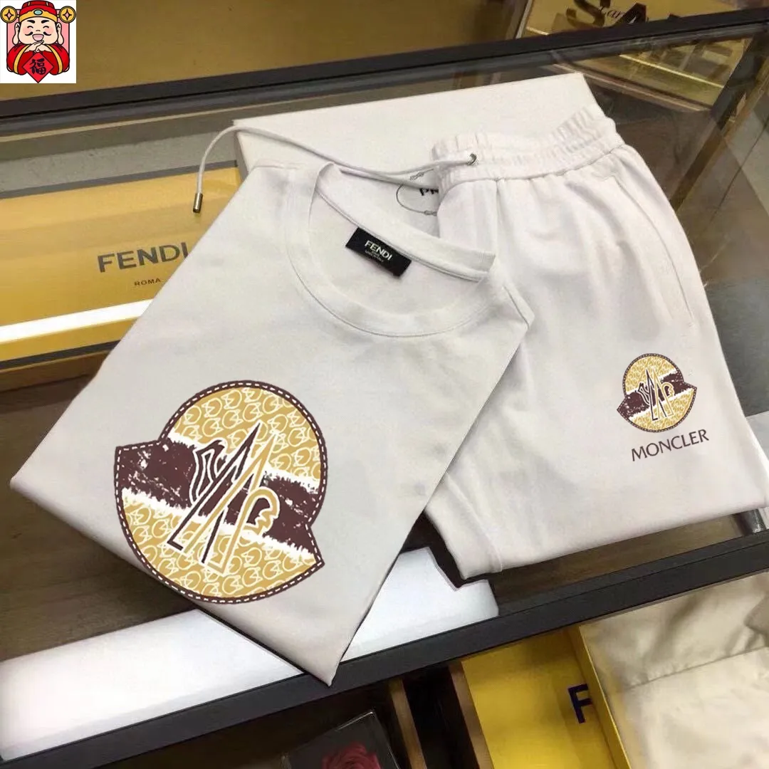 P320 [MONCLER Mouth Mouth] (Fat Man's Gospel) The same style as the 2025 official website. World-renowned luxury brand. Summer men's (double mercerized) high-quality 🐂 suit. It is made of imported original fabrics. It is a fashion trend of the season and a versatile hit. Simple and elegant, precise workmanship allows you to be at the top of fashion. Size: M-5XL (can be worn up to 220 pounds)