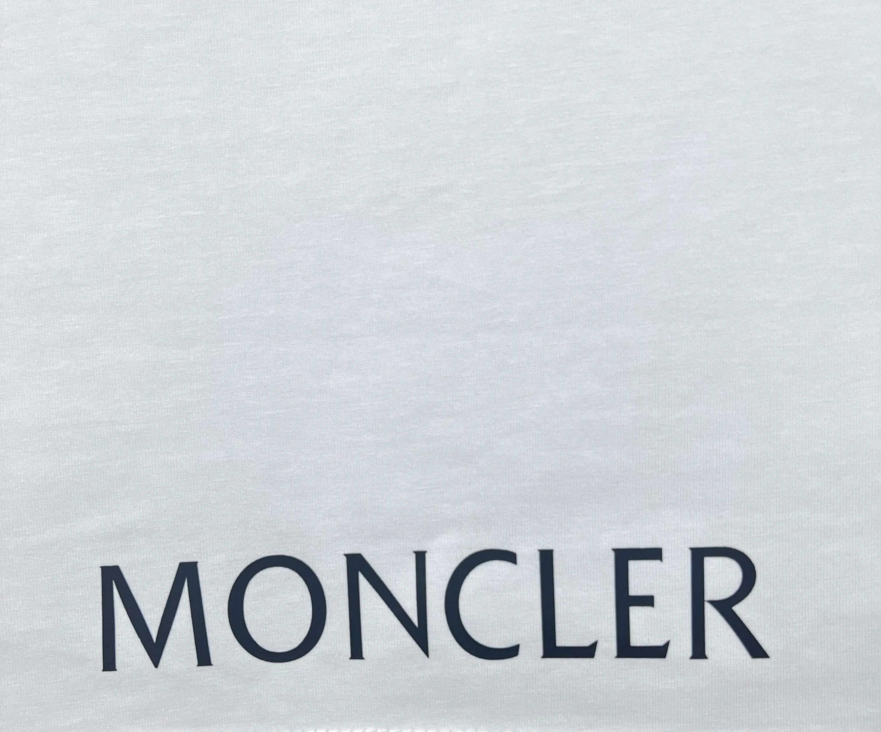 P220 (shipped the next day) MONCLER/Mask 2025Fw new autumn and winter style 400g pullover round neck long-sleeved sweatshirt Customized small leather stamp on the chest with letter logo on the back embossed process Same style for men and women Brand classic Pure cotton fabric Official synchronization High version High quality Fashion personality Versatile trend Pure original quality Original fabric Hang tag Collar label Washed wheat Complete three labels Color: Black. White. Size: S-XL
