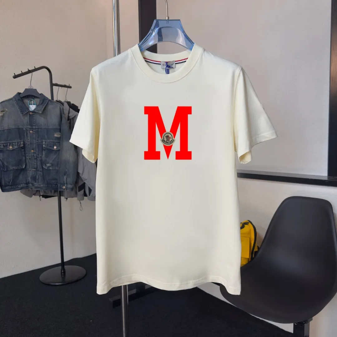 P140 Upgraded version "Mobile phone smart sensor ~ NFC chip armband ~ Direct access to the official website for anti-counterfeiting" "Moncler ~ Mouth Mouth" 2025 new high-quality round neck short-sleeved T-shirt. The cuffs have imported embroidered labels. Customized dyeing, very comfortable to touch. Super versatile and good-looking short-sleeved. Complete with three labels. Non-market ordinary version. Feel free to compare. Quality is absolutely guaranteed! ‼ First of all, this original fabric is all custom-woven with 32-count double yarn fabric, 250G, and the weight is the same‼ Fine workmanship, double waistcoat method, double waistcoat method, double waistcoat method makes the whole dress more three-dimensional, which is not a craft that ordinary T-shirts can achieve🤪 Size: S-M-L-XL-2XL Color: black, white, apricot, same style for men and women