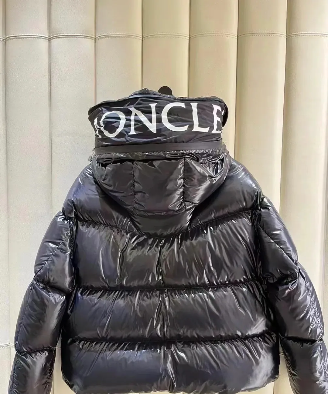 P1100 Moncler Huppe counter real shot for reference. The filling is super full. You can feel it when you get it. Close your eyes and take it in.