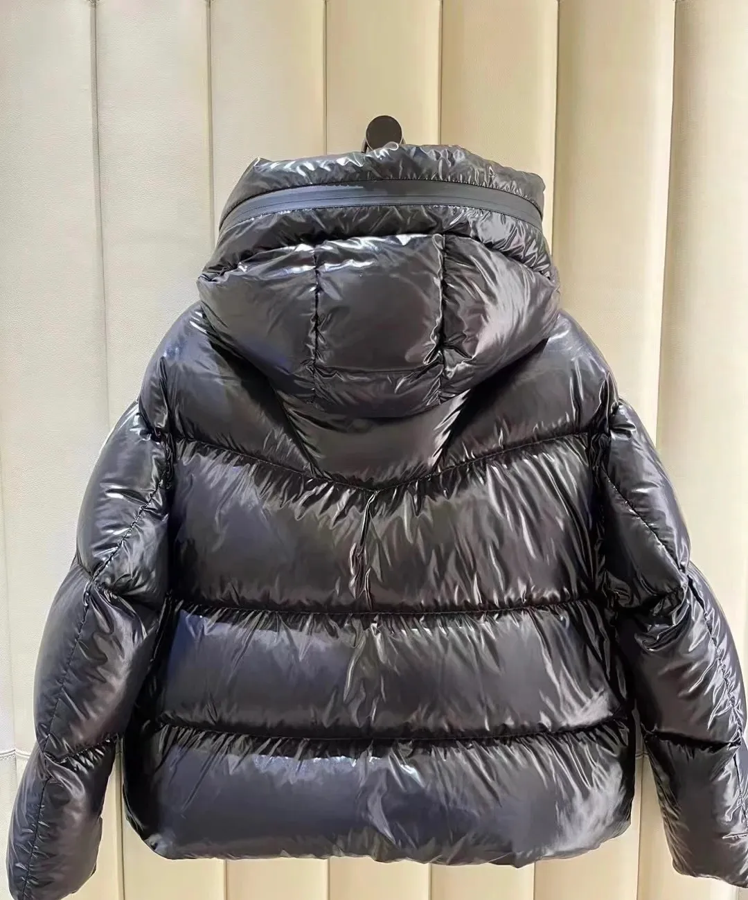 P1100 Moncler Huppe counter real shot for reference. The filling is super full. You can feel it when you get it. Close your eyes and take it in.