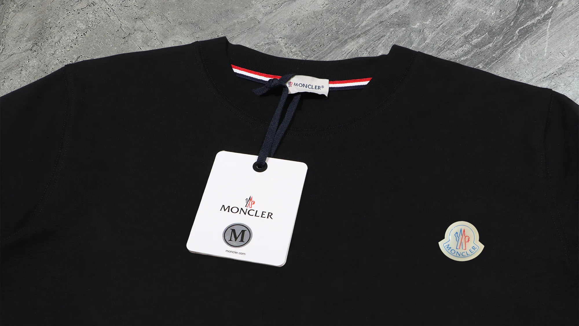 P210 High-version sweatshirt) [Long-term stock] 〖𝐌𝐎𝐍𝐂𝐋𝐄𝐑~Mask〗 Made of 440g heavy-weight fabric. It is different from the market currency. It can be matched with any variety and is properly handsome. 😎The whole dress is made of double waistcoats. The double waistcoats make the whole dress more three-dimensional. Not ordinary factories can do such fine work. 2025 Spring catwalk version of the T stage, on sale at the counter, exquisitely printed round neck terry sweatshirt, high-end double-ply cotton, custom-made stretch ribs, dyed in the same vat, complete with three standards, matched with digital printing patterns and very breathable, same style for men and women, color: black, white, apricot, size: S M L XL 2XL