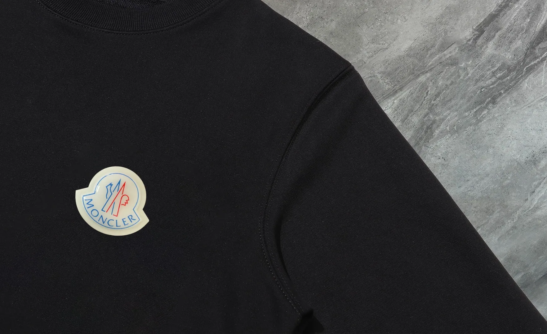 P210 High-version sweatshirt) [Long-term stock] 〖𝐌𝐎𝐍𝐂𝐋𝐄𝐑~Mask〗 Made of 440g heavy-weight fabric. It is different from the market currency. It can be matched with any variety and is properly handsome. 😎The whole dress is made of double waistcoats. The double waistcoats make the whole dress more three-dimensional. Not ordinary factories can do such fine work. 2025 Spring catwalk version of the T stage, on sale at the counter, exquisitely printed round neck terry sweatshirt, high-end double-ply cotton, custom-made stretch ribs, dyed in the same vat, complete with three standards, matched with digital printing patterns and very breathable, same style for men and women, color: black, white, apricot, size: S M L XL 2XL