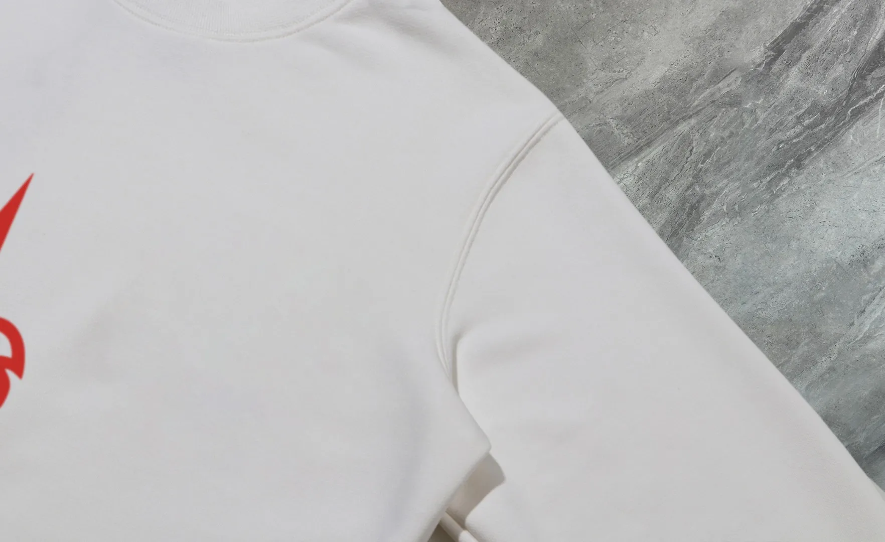 P210 High-version sweatshirt) [Long-term stock] 〖𝐌𝐎𝐍𝐂𝐋𝐄𝐑~Mask〗 Made of 440g heavy-weight fabric. It is different from the market currency. It can be matched with any variety and is properly handsome. 😎The whole dress is made of double waistcoats. The double waistcoats make the whole dress more three-dimensional. Not ordinary factories can do such fine work. 2025 Spring runway version of the T stage, on sale at the counter, round neck terry sweatshirt, high-end double-strand pure cotton, custom-made stretch ribs, dyed in the same vat, complete with three standards, matched with exquisite embroidered LOGO on the chest, simple and advanced, same style for men and women. Color: black, apricot, white, size: S M L XL 2XL