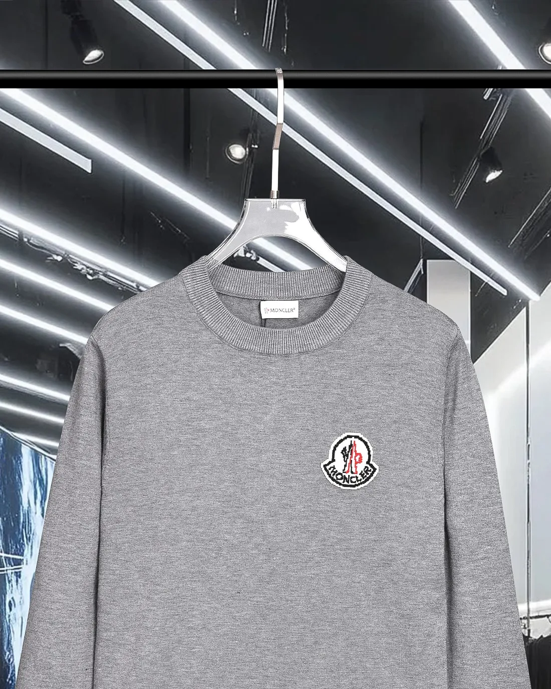 P230 MONCLER/Muzzled 2025Fw Classic chest badge logo letter logo Simple casual pullover sweater Imported wool blended fabric Upgraded, inspired by the 1980s retro Original fabric Official same style Round neck Long sleeve Suit Customized mesh sweater knitted fabric Very comfortable feel The latest brick cabinet synchronization in spring and summer Fashionable and individual Super versatile and good-looking style Very suitable for both men and women A must-have style Tag Collar tag Washed wheat Complete with three standards Color: Black. White. Gray. Size: M-3XL