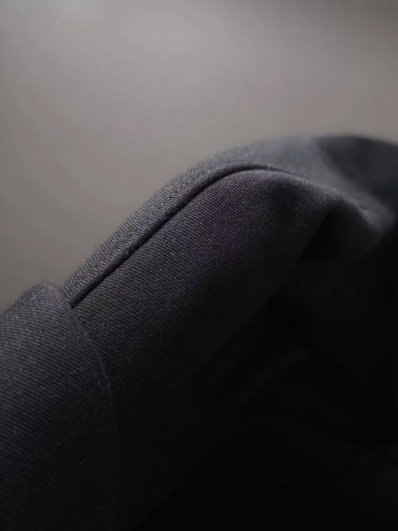 Next day delivery P460 High quality MONCLER/muzzle Exclusive debut of 25ss new autumn and winter lapel double zipper hooded sweatshirt jacket Many stars have the same style. Craftsmanship that ordinary small workshops cannot copy. We are not afraid of any challenges in terms of materials, detail restoration and craftsmanship, just to provide you with wonderful products. Compare the top original versions at will. No expense is spared just to do better. Unique imported fabric feel. Purely imported German machine production. Precision operation and thousands of needle density. A full set of new accessories with three standards can be customized at the same time. The upper body is versatile and fashionable. The perfect choice for autumn and winter. The must-have item. Size chart: S to XXL (or state your height and weight when placing an order)