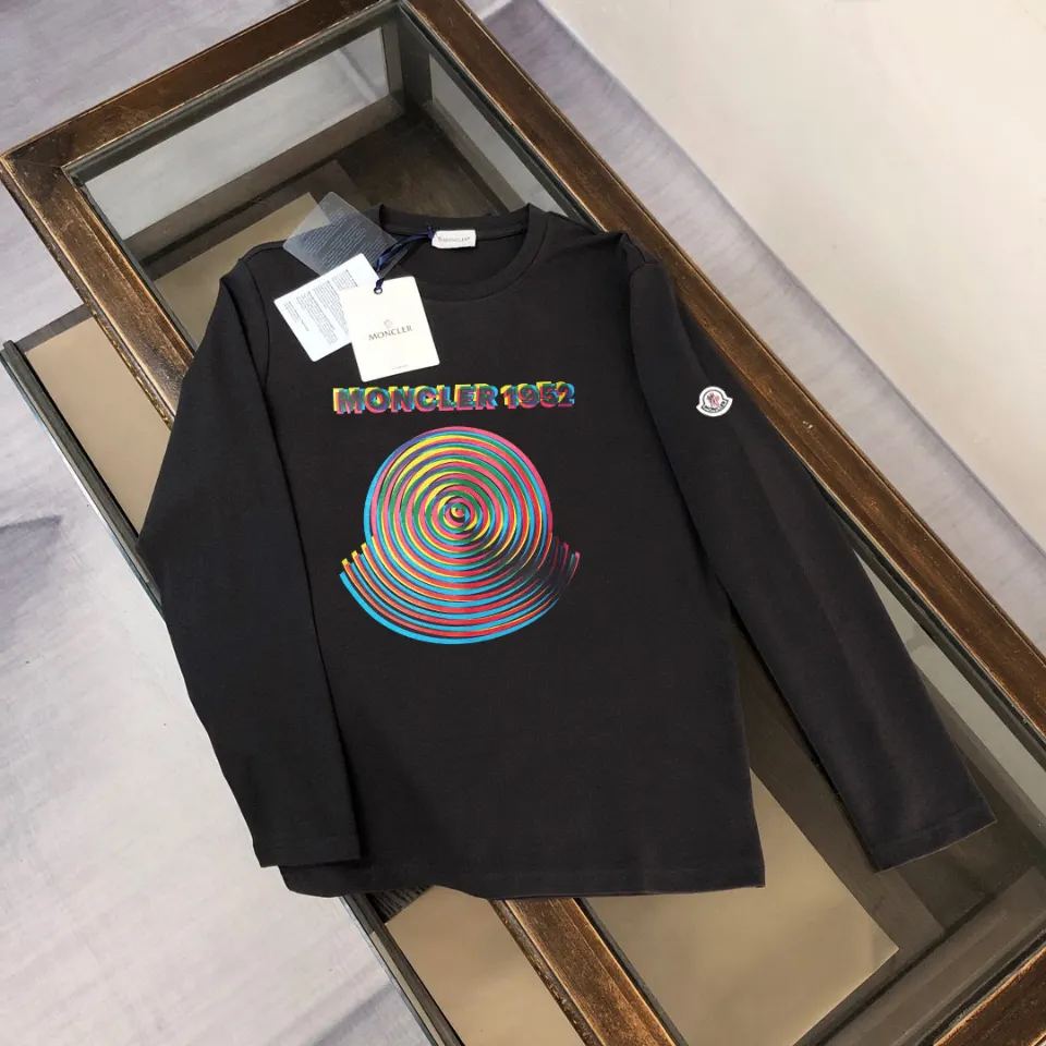 P180, a non-off-the-shelf model, you can trust it. Moncler printed long-sleeved T-shirt, 240g breathable cotton fabric, very soft and comfortable texture, does not shrink, does not deform, does not ball), can be worn alone as a base layer. Original customized accessories, collar label, care mark, hangtag, packaging (perfect details) Color: White Black Size: XS S M L