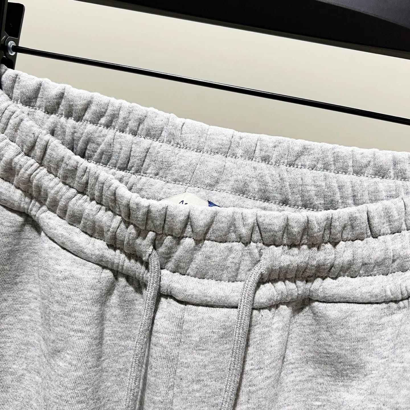P260 MONCLER/Muzzle Selected 400g custom fabric sweatpants, brand chapter webbing craftsmanship, exquisite embroidery🪡letter LOGO, official synchronization, high version, high quality, fashionable personality, versatile trend, pure original quality, original fabric, tag, collar label, washed wheat, complete three standards, color: black, gray. Size: M-3XL