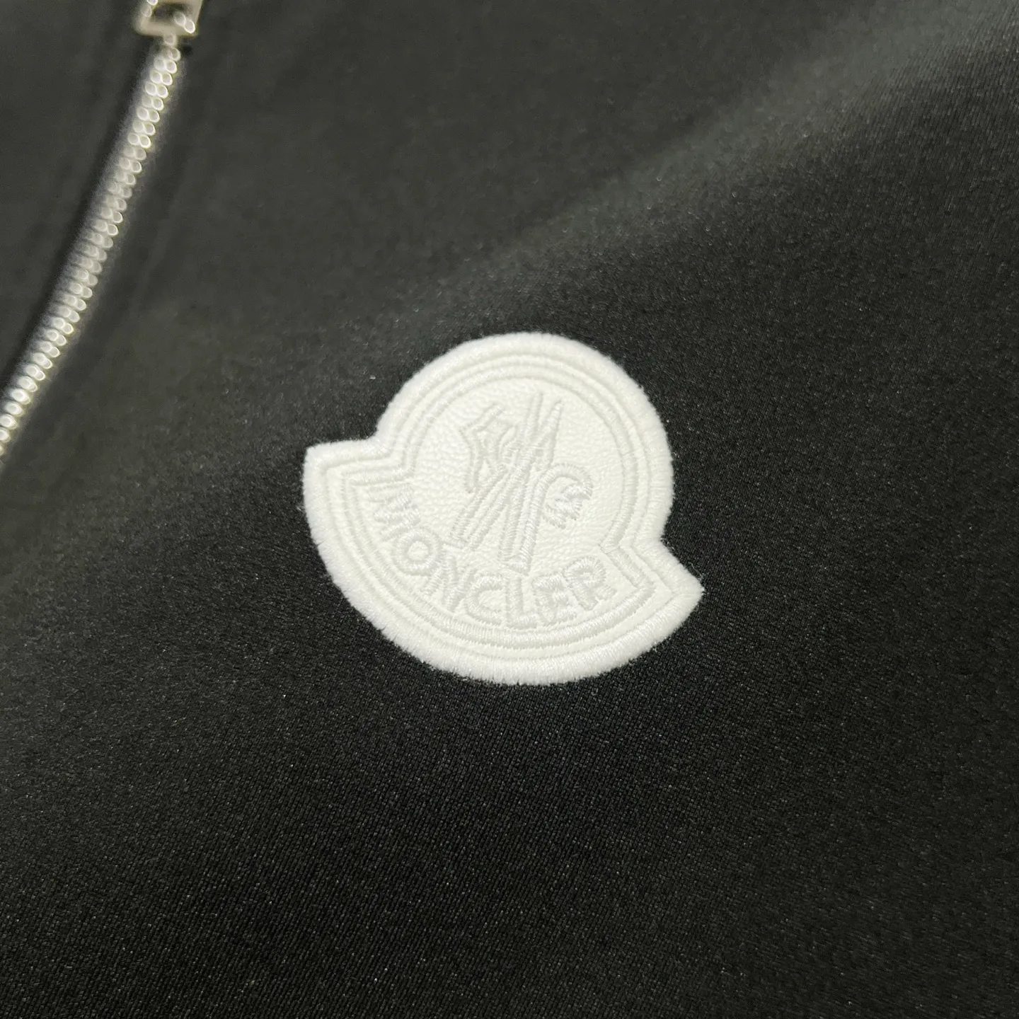 P270 MONCLER/Mask Customized fabric suit zipper jacket Color-blocking design embroidery🪡Micro-labeled LOGO hand sleeve webbing technology Official synchronization High version High quality Fashion personality Versatile trend Pure original quality Original fabric Hang tag Collar label Washed wheat Complete three labels Color: black and white. Black green. Black yellow. Size: S-2XL