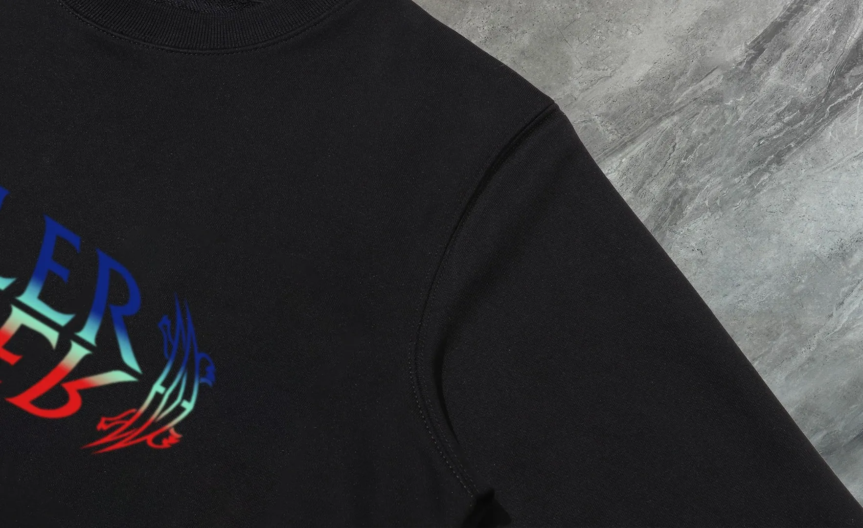 P210 High-version sweatshirt) [Long-term stock] 〖𝐌𝐎𝐍𝐂𝐋𝐄𝐑~Mask〗 Made of 440g heavy-weight fabric. It is different from the market currency. It can be matched with any variety and is properly handsome. 😎The whole dress is made of double waistcoats. The double waistcoats make the whole dress more three-dimensional. Not ordinary factories can do such fine work. 2025 Spring runway version of the T stage, on sale at the counter, round neck terry sweatshirt, high-end double-strand pure cotton, custom-made stretch ribs, dyed in the same vat, complete with three standards, matched with exquisite embroidered LOGO on the chest, simple and advanced, same style for men and women. Color: black, apricot, white, size: S M L XL 2XL