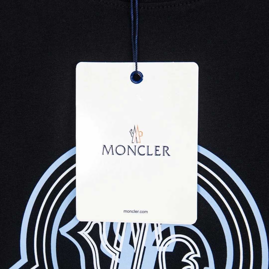 P190 zp version [exclusive supply] MONCLER/muzzled 300g round neck short-sleeved T-shirt brand classic ghosting offset printing letter LOGO embossing process official synchronization high version high quality fashionable personality versatile trend pure original quality original fabric hang tag collar label washed wheat complete three standards color: black. white. size: S M L XL XXL number: WS10009