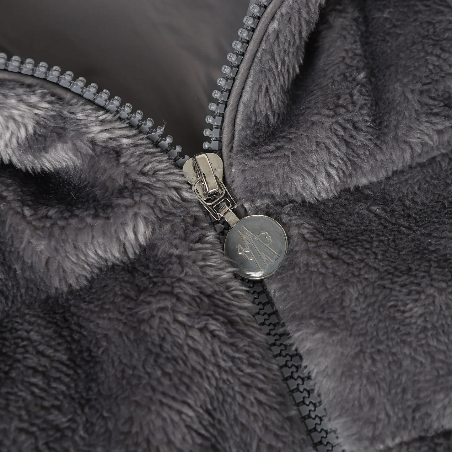 P580 🔥Moncler Women's Wool Teddy Down Jacket. This cardigan is made of wool and teddy style fabrics, providing a soft and comfortable wearing experience. Midweight knitted piece with down-filled front and back that can easily be worn as a outer layer in warmer weather. Fabric: Sleeves and collar made of woolen wool, Longue saison lining, 90% goose down, Craftsmanship: Front and back filled with down teddy style, purl stitch, 5 stitches, zipper closure, zipper pockets, ribbed cuffs Style: A75# Color: Pink White Gray Size: S M L
