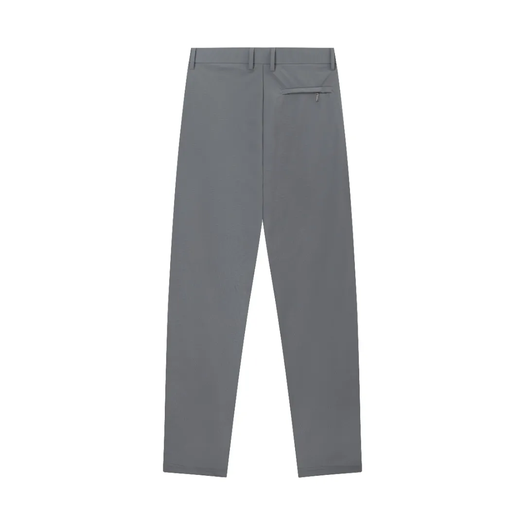 P250 Moncler spring and summer new model, two-color high-quality thin business casual fashionable ice silk trousers. Smooth, comfortable, anti-wrinkle and traceless good trousers. 🗯Soft texture, slightly elastic to the touch, cool ice silk trousers. Waist elastic band, fashionable version design. 🗯 Neat and neat line routing, suitable for both business and leisure! It can be easily controlled by all body types. Two classic colors are available. 🗯New summer product. Versatile and easy to match. The upper body is very simple, handsome and stylish. Both men and women can easily control it. Color: Black Gray Size: M-XXXL