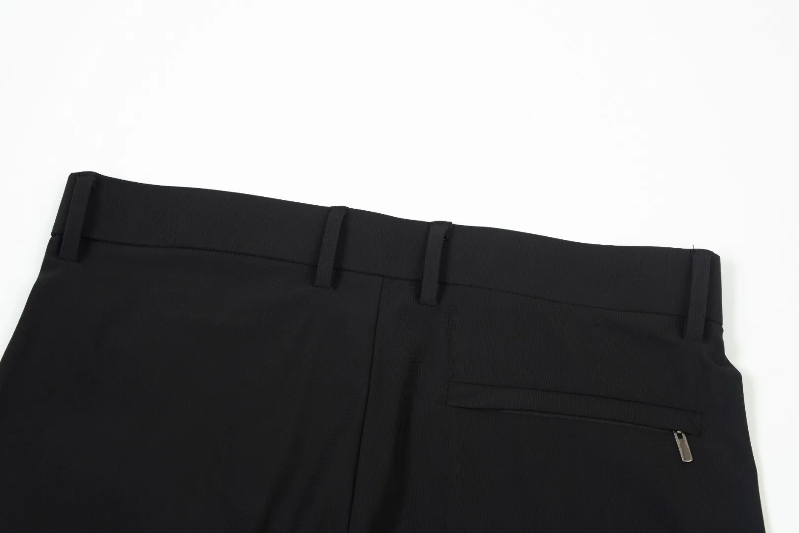 P250 Moncler spring and summer new model, two-color high-quality thin business casual fashionable ice silk trousers. Smooth, comfortable, anti-wrinkle and traceless good trousers. 🗯Soft texture, slightly elastic to the touch, cool ice silk trousers. Waist elastic band, fashionable version design. 🗯 Neat and neat line routing, suitable for both business and leisure! It can be easily controlled by all body types. Two classic colors are available. 🗯New summer product. Versatile and easy to match. The upper body is very simple, handsome and stylish. Both men and women can easily control it. Color: Black Gray Size: M-XXXL