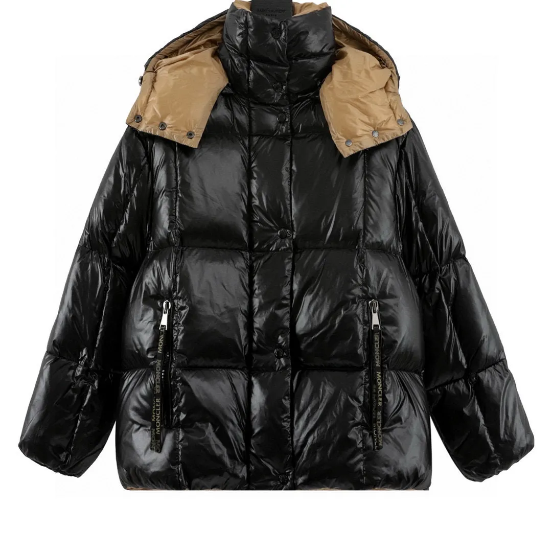P740 Moncler muzzle bread down jacket, tail stock from trading company, is different from any version on the market. Made of 90% velvet + 10% feathers. The best down is selected. It is very light, slender and soft. It is the opposite of the color of winter solid down jacket. All zippers are specially customized. YKK authentic zippers imported from the United States. The ribbon slider is printed with the muzzle logo. It is by no means comparable to the products from small factories in the market. The arm flocking terry embroidery patches are decorated with classic logo patterns. The towel embroidery feels soft and smooth. The entire shape is cut by laser, which brings a different sense of freshness. Every detail is quite heavy-duty. The fabrics, accessories and overall clothing are perfectly restored. Style number: A81# Color: black Size: 0 1 2 3