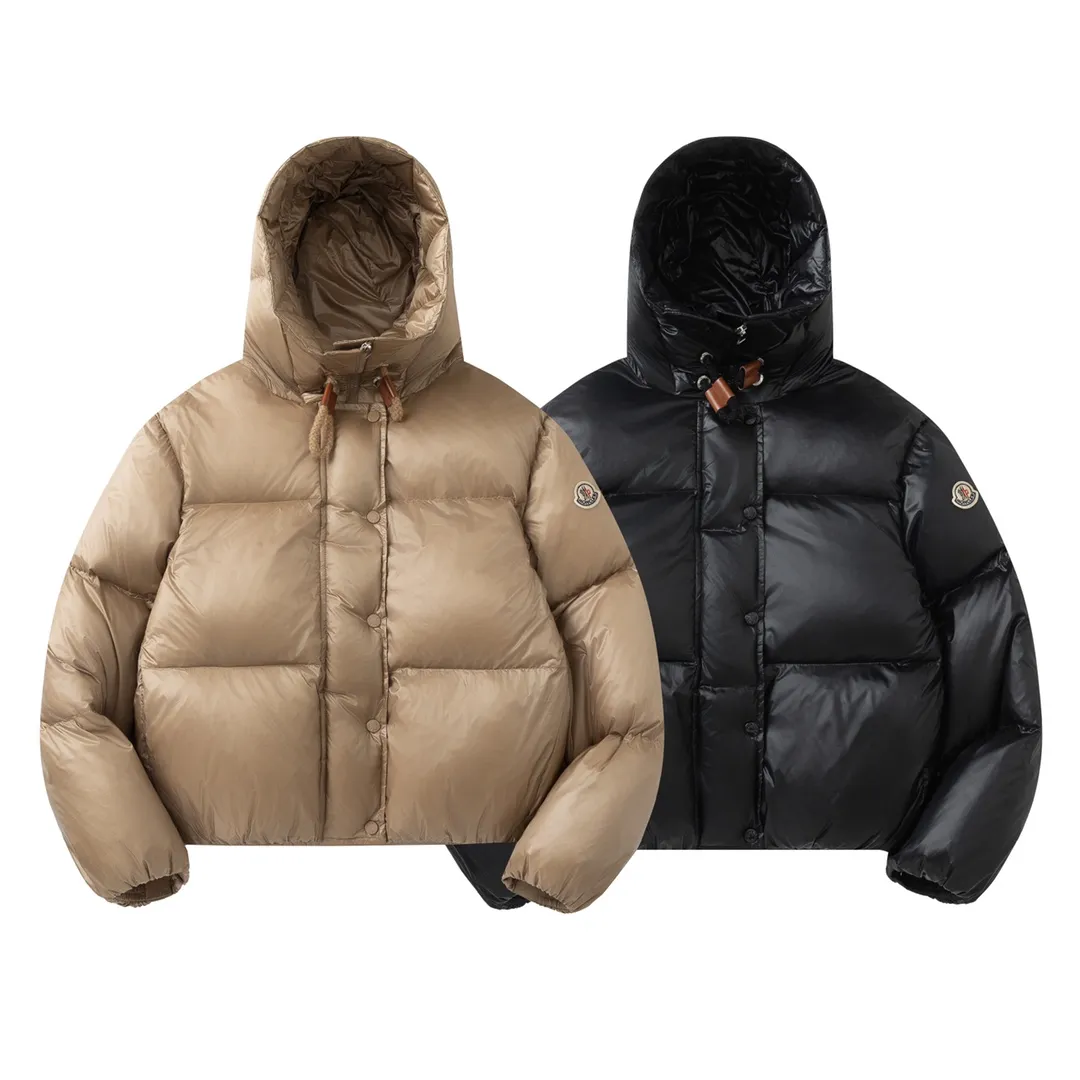 P920 with dust bag) Moncler/muzzle 24ss short bread hooded down jacket, the latest style, lightweight longue saison nylon down jacket, dist certified, quilted design, dropped shoulder design, drawstring hood, sleeves with invisible snap buttons that can be worn as a cloak. Filled with 90 national standard goose down, complete with three standards, the upper body effect is super good-looking. Color: black camel Size: 0/1/2