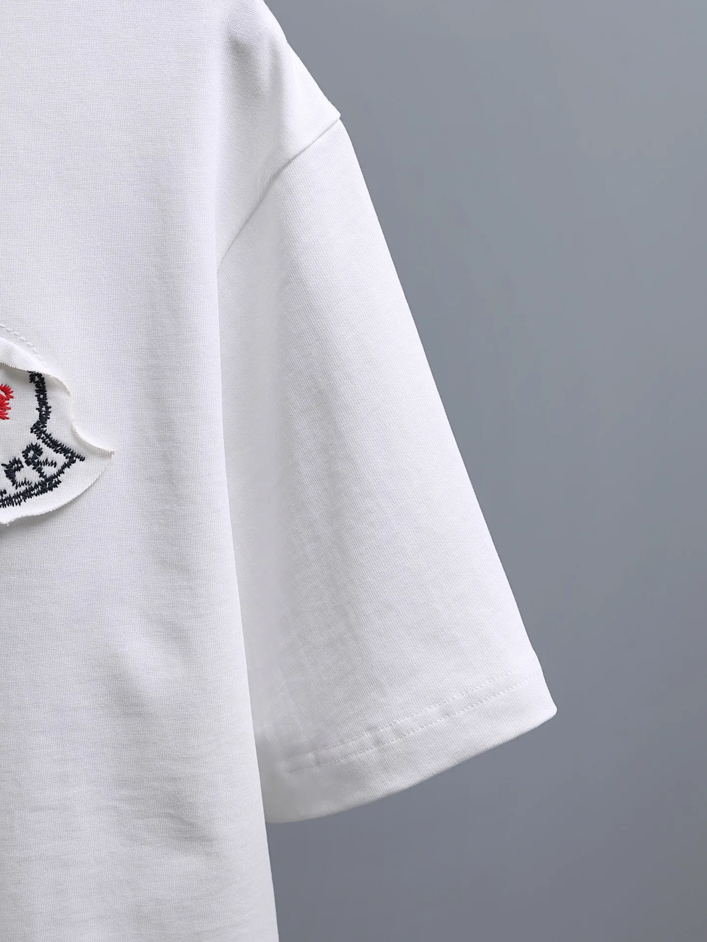 P170 MONCLER muzzle* 2꯭0꯭2꯭6 new spring and summer model ❤️ original ⌚️ high version muzzle fabric is made of 280g high-density pure cotton, does not deform and does not shrink. Process introduction: double thread movement, small patch embroidery on the chest🪡, precision embroidery of the back Logo Color: white SIZE: S-XXL