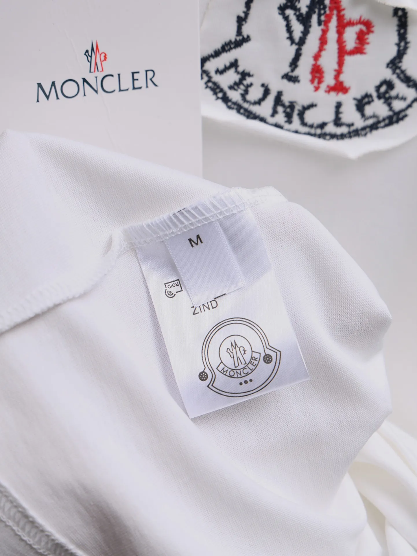 P170 MONCLER muzzle* 2꯭0꯭2꯭6 new spring and summer model ❤️ original ⌚️ high version muzzle fabric is made of 280g high-density pure cotton, does not deform and does not shrink. Process introduction: double thread movement, small patch embroidery on the chest🪡, precision embroidery of the back Logo Color: white SIZE: S-XXL
