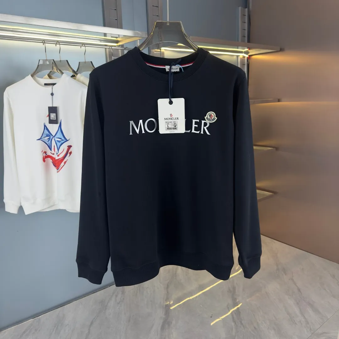 P210 High-version sweatshirt) [Long-term stock] 〖𝐌𝐎𝐍𝐂𝐋𝐄𝐑~Mask〗 Made of 440g heavy-weight fabric. It is different from the market currency. It can be matched with any variety and is properly handsome. 😎The whole dress is made of double waistcoats. The double waistcoats make the whole dress more three-dimensional. Not ordinary factories can do such fine work. 2025 Spring runway version of the T stage, on sale at the counter, round neck terry sweatshirt, high-end double-strand pure cotton, custom-made stretch ribs, dyed in the same vat, complete with three standards, matched with exquisite embroidered LOGO on the chest, simple and advanced, same style for men and women. Color: black, apricot, white, size: S M L XL 2XL