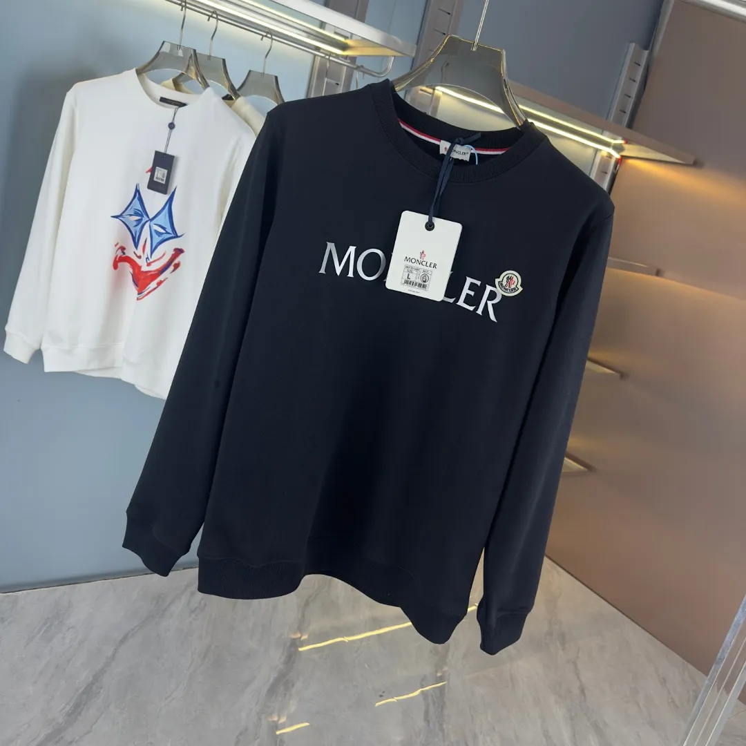 P210 High-version sweatshirt) [Long-term stock] 〖𝐌𝐎𝐍𝐂𝐋𝐄𝐑~Mask〗 Made of 440g heavy-weight fabric. It is different from the market currency. It can be matched with any variety and is properly handsome. 😎The whole dress is made of double waistcoats. The double waistcoats make the whole dress more three-dimensional. Not ordinary factories can do such fine work. 2025 Spring runway version of the T stage, on sale at the counter, round neck terry sweatshirt, high-end double-strand pure cotton, custom-made stretch ribs, dyed in the same vat, complete with three standards, matched with exquisite embroidered LOGO on the chest, simple and advanced, same style for men and women. Color: black, apricot, white, size: S M L XL 2XL