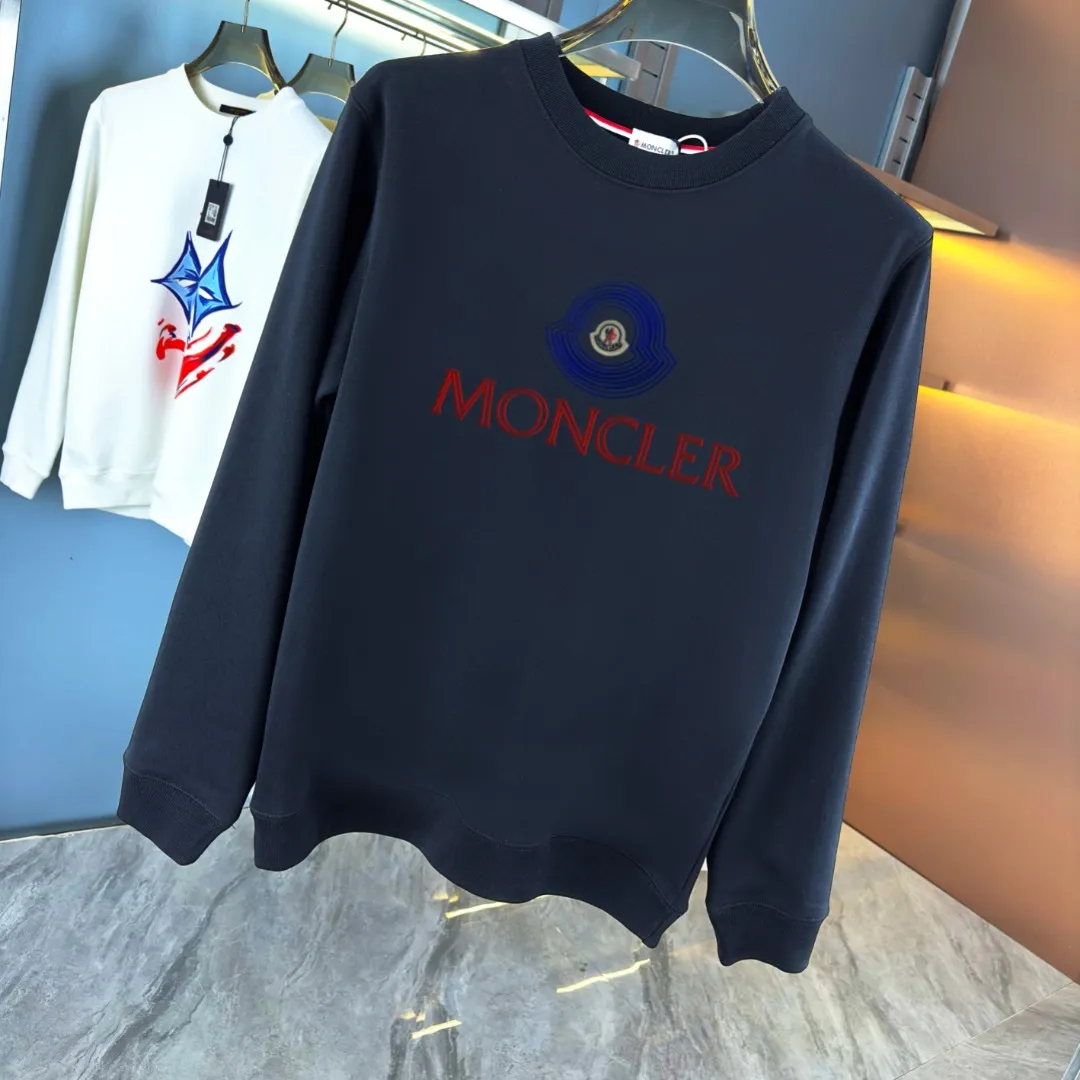 P210 High-version sweatshirt) [Long-term stock] 〖𝐌𝐎𝐍𝐂𝐋𝐄𝐑~Mask〗 Made of 440g heavy-weight fabric. It is different from the market currency. It can be matched with any variety and is properly handsome. 😎The whole dress is made of double waistcoats. The double waistcoats make the whole dress more three-dimensional. Not ordinary factories can do such fine work. 2025 Spring runway version of the T stage, on sale at the counter, round neck terry sweatshirt, high-end double-strand pure cotton, custom-made stretch ribs, dyed in the same vat, complete with three standards, matched with exquisite embroidered LOGO on the chest, simple and advanced, same style for men and women. Color: black, apricot, white, size: S M L XL 2XL