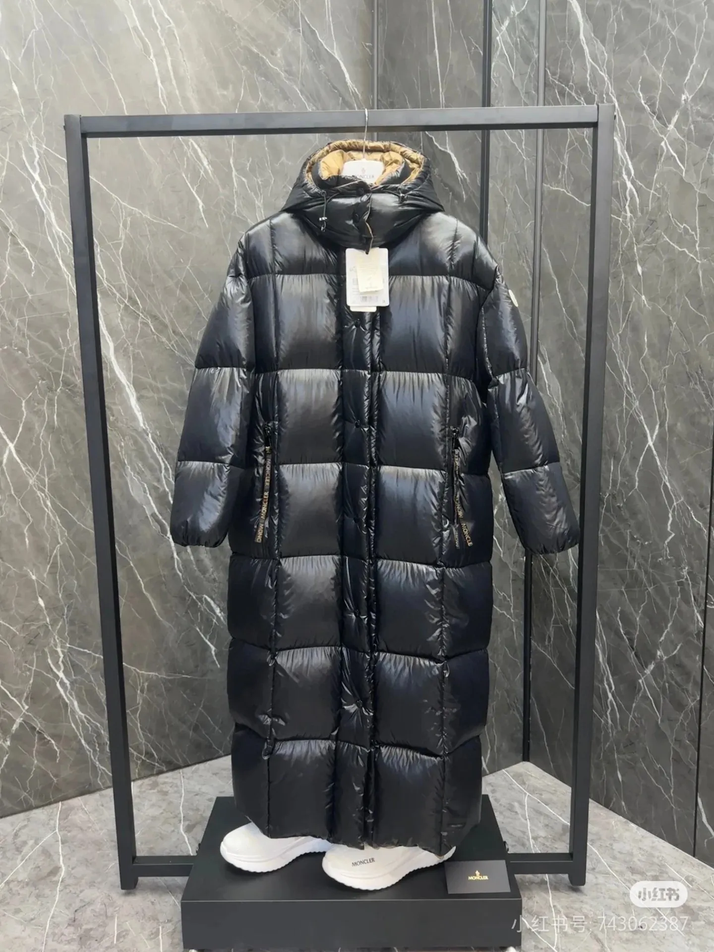 P860 Moncler. Long coat black size 0123