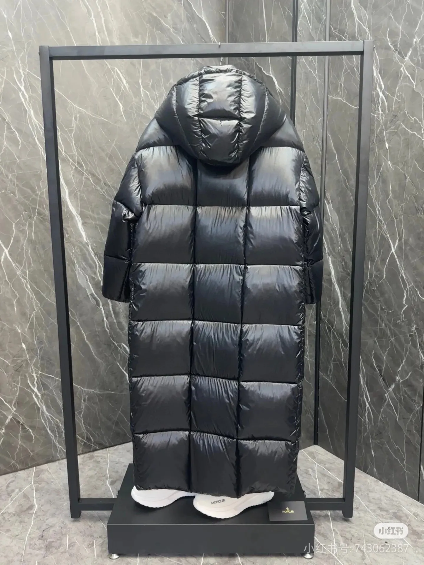 P860 Moncler. Long coat black size 0123