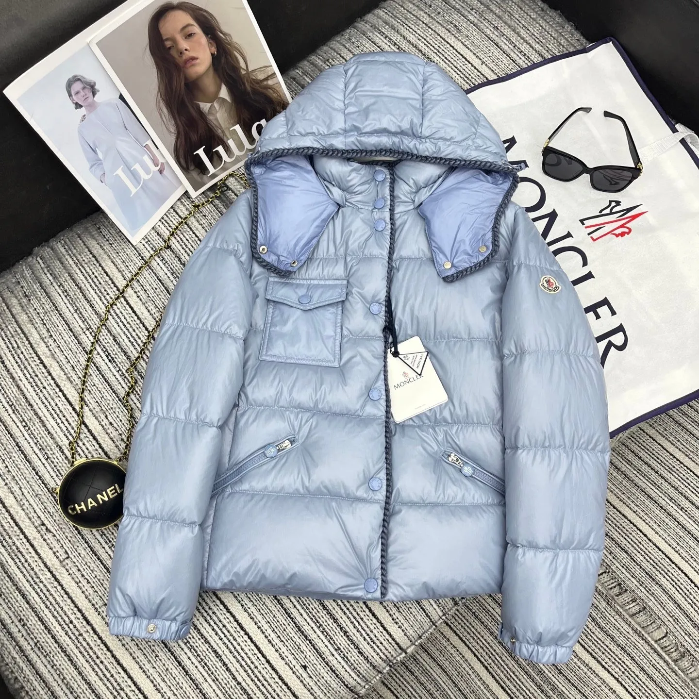 P880 Moncler🌟25 new oil wax leather waist style GLAREIN hooded long-sleeved down jacket for women. Oil wax leather coated new fabric, slim design style, warm and slimming, 90% duck down filling, molded custom hardware. Color: red, white, blue, black Code number: 1234
