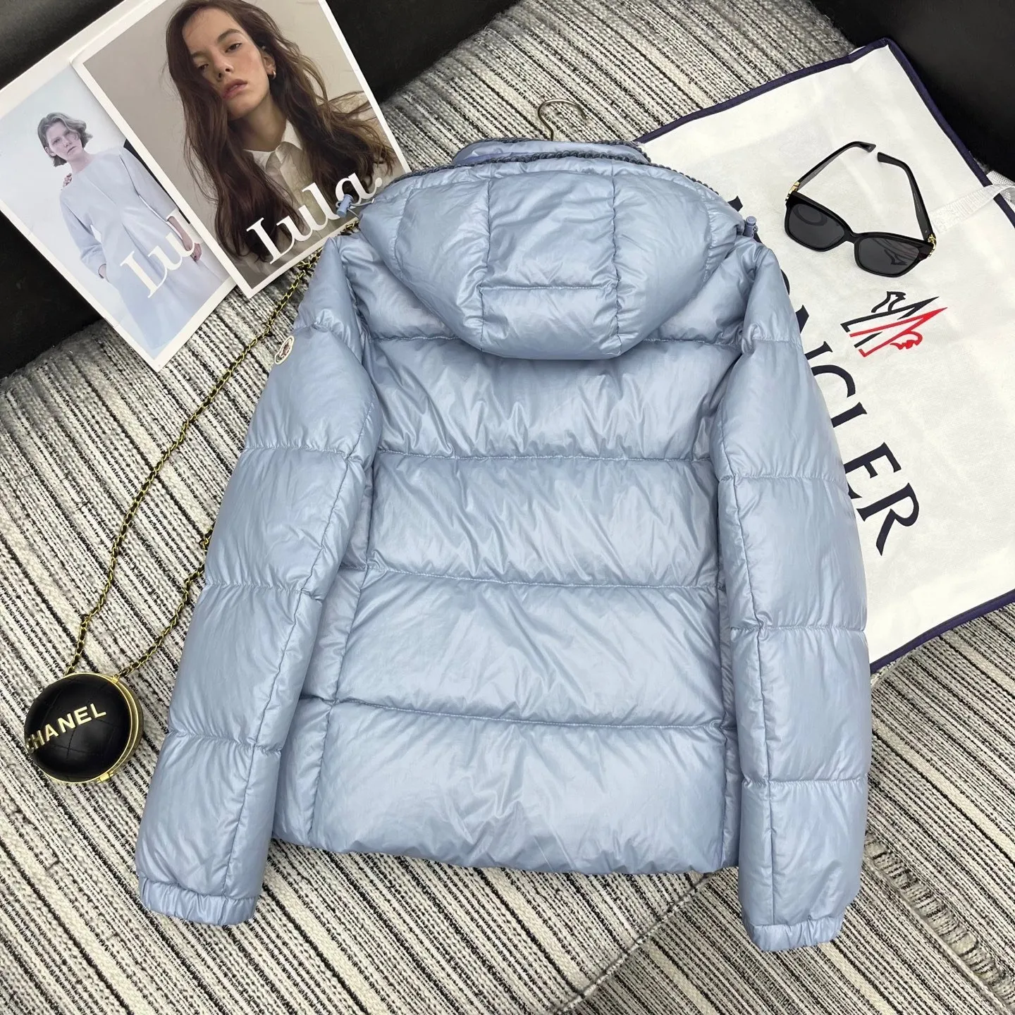 P880 Moncler🌟25 new oil wax leather waist style GLAREIN hooded long-sleeved down jacket for women. Oil wax leather coated new fabric, slim design style, warm and slimming, 90% duck down filling, molded custom hardware. Color: red, white, blue, black Code number: 1234