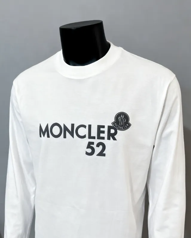 P190 MONCLER is new, 2025FW new long-sleeved T-shirt, the official website will be updated at the same time, foam printing Moncler logo technology, details are correct to the official version, and the size of the logo is strictly controlled , standard size, foamed and taped details are in sync with the official; the fabric is made of 280g double yarn pure cotton fabric, imported woven thread, the neckline is boned to prevent deformation, the factory high-temperature washing process prevents shrinkage, the fabric is soft and breathable, scan the code and touch the NCF washed mark for identification, the details are in place, the upper body is simple and beautiful, European size version, loose and suitable, color: black, white, size XS-L (L size can wear 200 pounds)