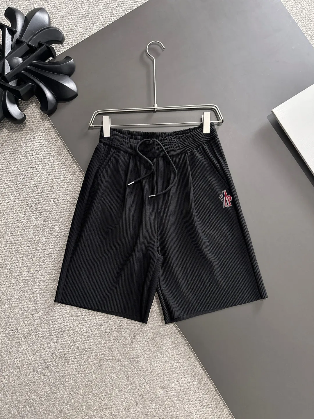 Next day shipping P460 MONCLER/Mongolian high quality 2025 spring and summer new casual heavy industry suit exclusively developed by yb! High quality production! Imported custom-made fabrics for foreign orders, with high breathability and comfort, impeccable details, brand element design concept, delicate and soft feel! It presents a casual cut and the upper body shape is great! On sale simultaneously on the official website! From a high-end men's positioning brand, the low-key luxury taste is irresistible! Exquisite workmanship and impeccable quality! The overall style is simple, fashionable and timeless, fully meeting the requirements of stylish and tasteful dressing! Size: M-XXXL