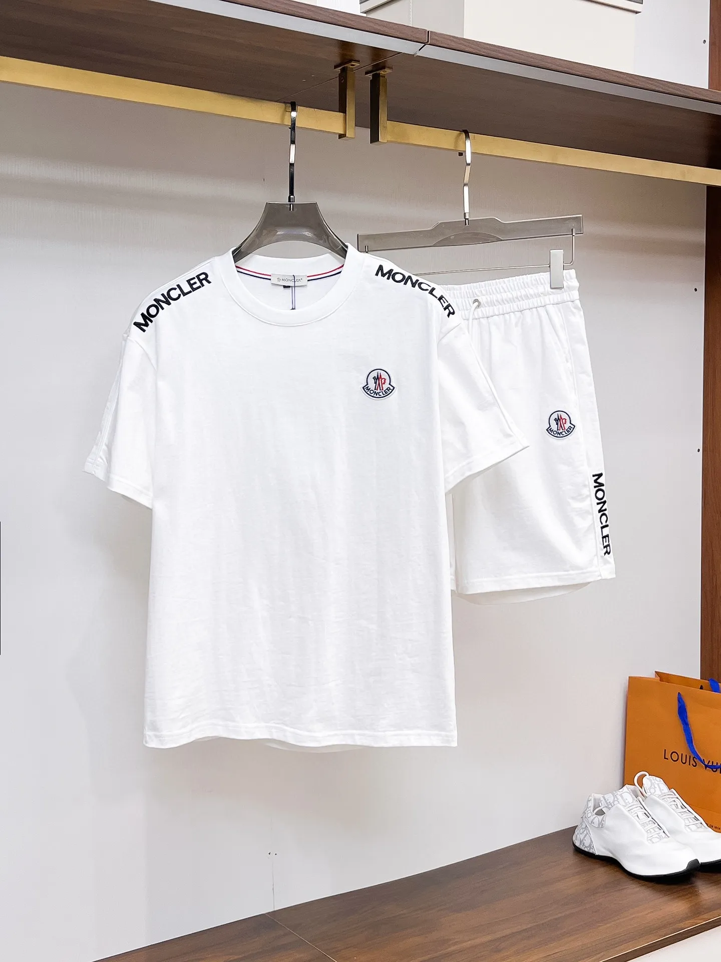 P560 Brand [MONCLER Mouth Covered] 2025 round neck short-sleeved shorts suit. The pure cotton fabric upper body will not be stuffy, the smooth and comfortable skin-friendly effect is more breathable, the fabric has its own texture, classic logo technology, a new interpretation from a unique angle, the first choice for fashion and versatility! Size: M-3XL (maximum wear: 190 pounds)