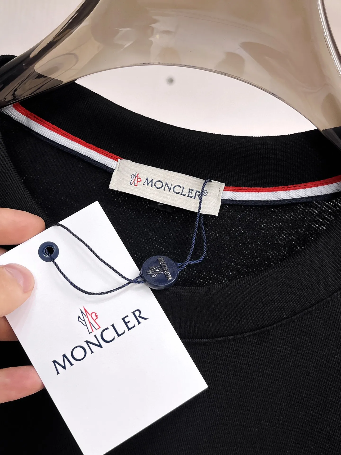 P560 Brand [MONCLER Mouth Covered] 2025 round neck short-sleeved shorts suit. The pure cotton fabric upper body will not be stuffy, the smooth and comfortable skin-friendly effect is more breathable, the fabric has its own texture, classic logo technology, a new interpretation from a unique angle, the first choice for fashion and versatility! Size: M-3XL (maximum wear: 190 pounds)