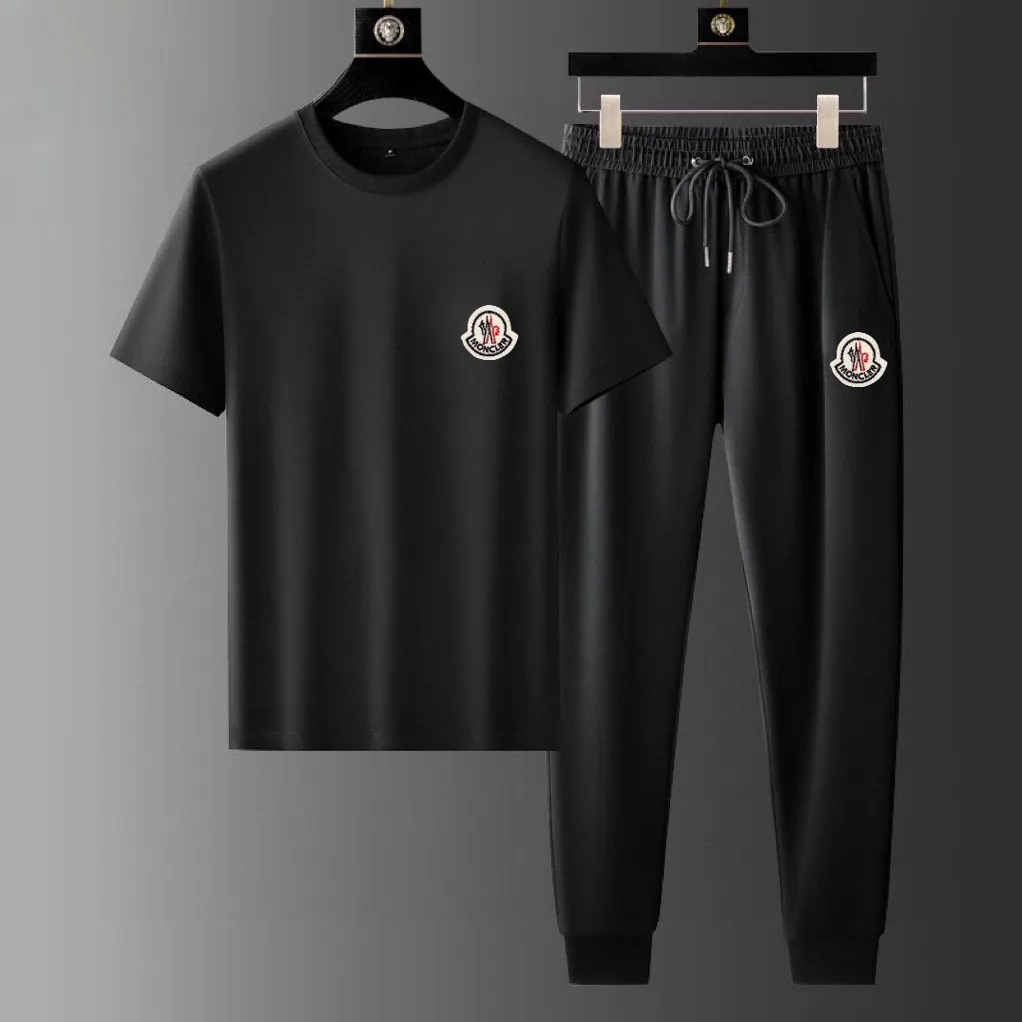 P330 [MONCLER Mouth Mouth] (Fat Man's Gospel) The same style as the 2025 official website. World-renowned luxury brand. Summer men's (double mercerized) high-quality 🐂 suit. It is made of imported original single fabrics. It is a fashion trend of the season and a versatile hit. Simple and elegant, precise workmanship allows you to be at the top of fashion. Size: M-5XL (can be worn up to 220 pounds)