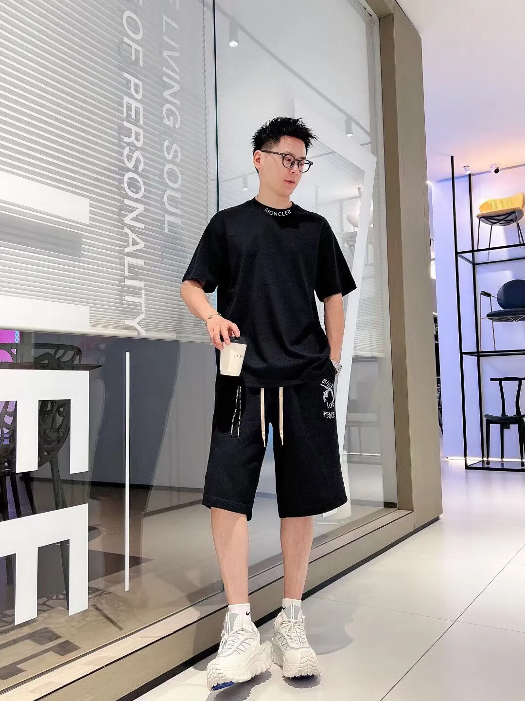 P140 🔥[MONCLER] 2025FW short-sleeved T-shirt, badge + LOGO thick plate, high-end 26s double yarn 300g fabric, heavy fabric, custom stretcher rib, same cylinder and dye, complete three standards, same style for men and women, color: black, white, size: S M L XL 2XL