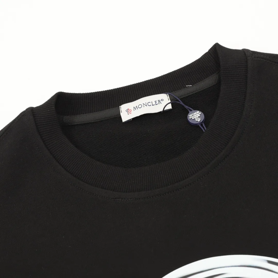 P460 Moncler 25FW graffiti logo round neck sweatshirt 480g high-grade combed cotton fabric Counter collar label Purchasing grade white thick plate hang tag Original hanging grain Three-dimensional foam printing on the front and back Strong sense of layering Same style for men and women Couple style Oversize version Loose Size: S-XL
