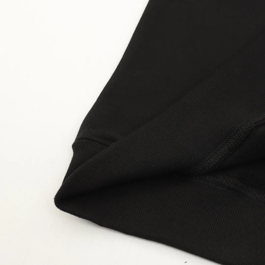 P460 Moncler 25FW graffiti logo round neck sweatshirt 480g high-grade combed cotton fabric Counter collar label Purchasing grade white thick plate hang tag Original hanging grain Three-dimensional foam printing on the front and back Strong sense of layering Same style for men and women Couple style Oversize version Loose Size: S-XL