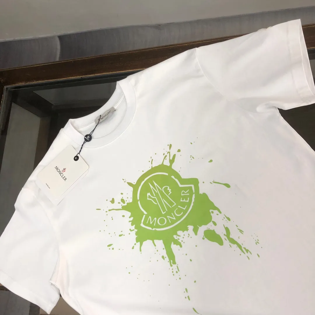 P150 MONCLER 25 The latest short-sleeved T-shirt for couples~Color-printed logo design~The upper body of the fabric is comfortable and breathable, not stiff, slim cut, and made of high-end custom-made pure cotton fabric! The upper body is comfortable and stylish, and it can be worn alone as an inner layer. It is a must-have for fashionistas! ! ! Color: Black White Orange Sky Blue Size: S M L XL (Loose fit! Please indicate your height and weight when placing an order)