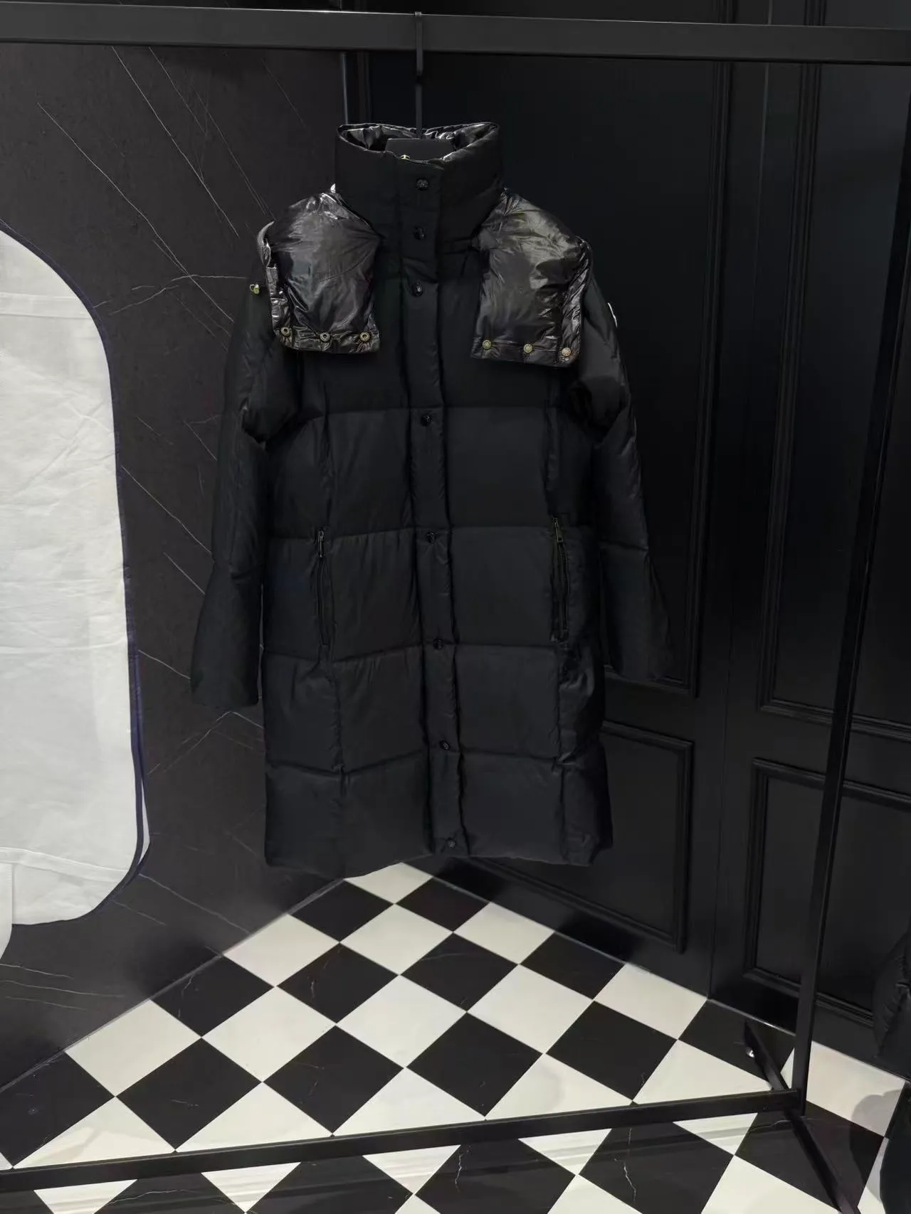 P1080 90 white goose down ✨25Moncler Litte white and black hooded long women's style Size: 1234 Color: black white